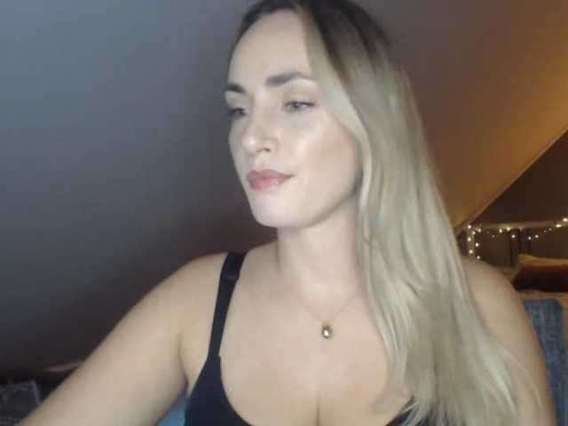 ScarlettXQueen live cam on BongaCams