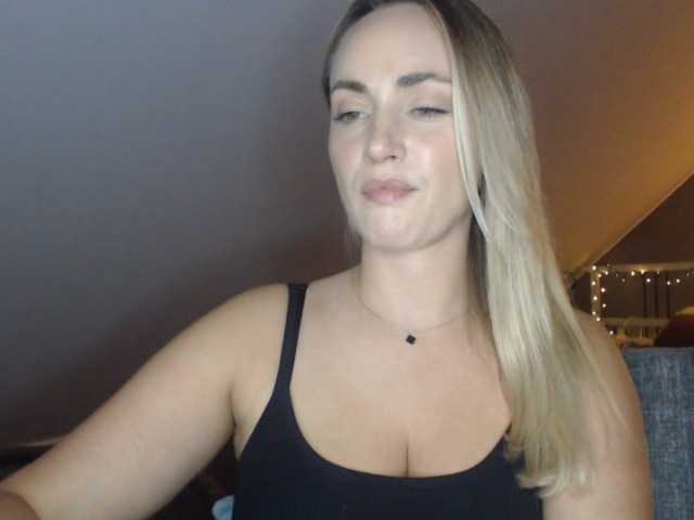 ScarlettXQueen live cam on BongaCams