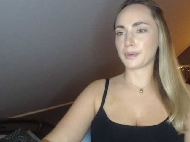 ScarlettXQueen live cam on BongaCams