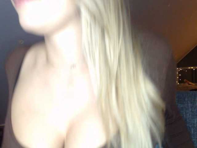 ScarlettXQueen live cam on BongaCams