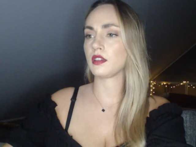 ScarlettXQueen live cam on BongaCams