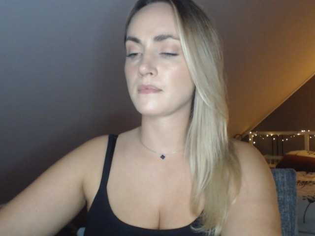 ScarlettXQueen live cam on BongaCams