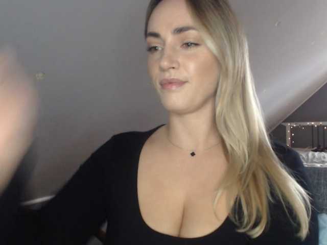 ScarlettXQueen live cam on BongaCams
