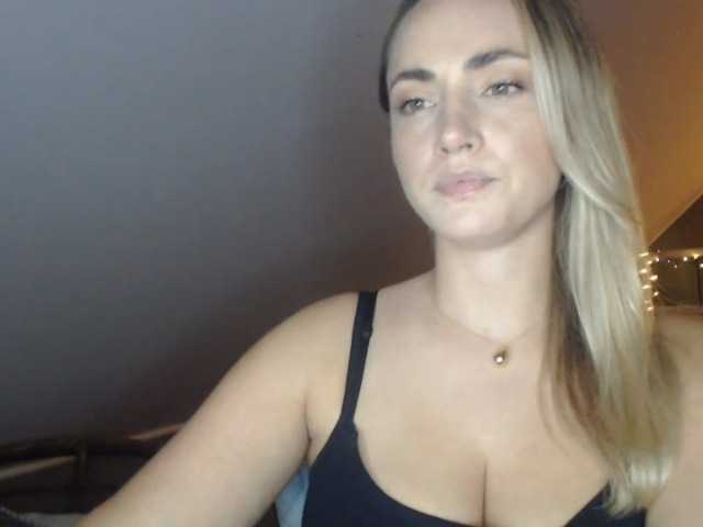 ScarlettXQueen live cam on BongaCams