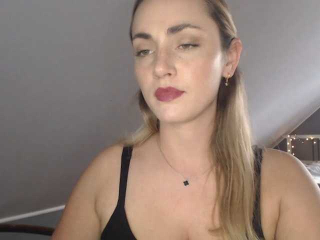 ScarlettXQueen live cam on BongaCams