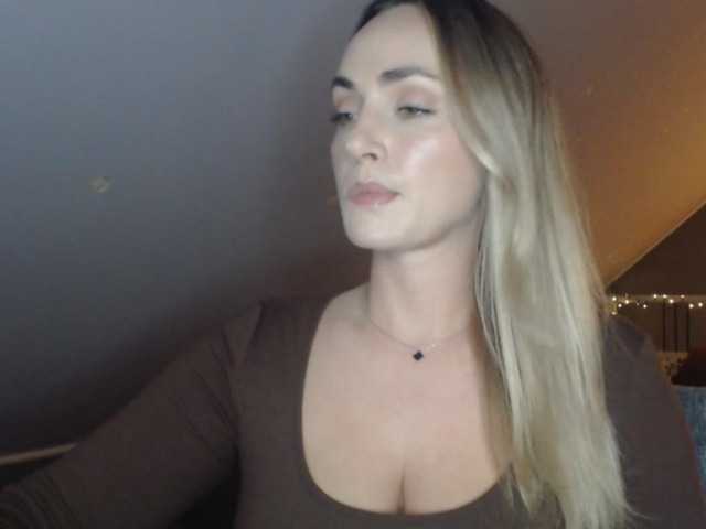 ScarlettXQueen live cam on BongaCams