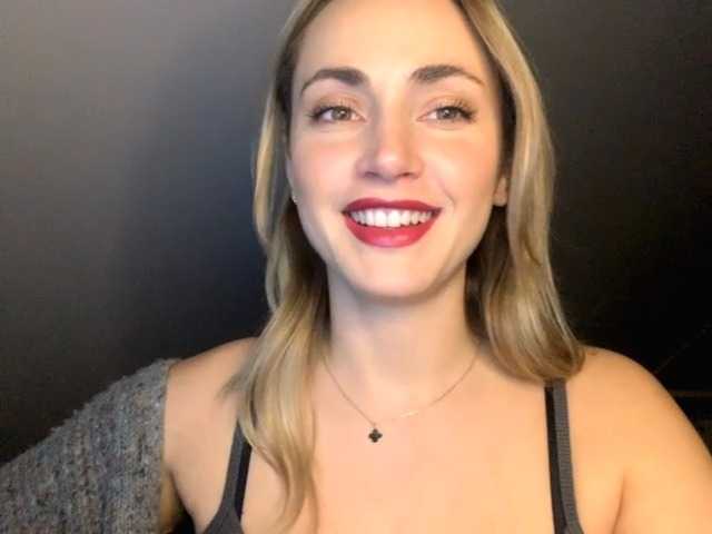 le modèle ScarlettXQueen est en webcam porno dans un show sur le site bongacams, il possède les tags suivants: White/Caucasian,Blonde,Shaved