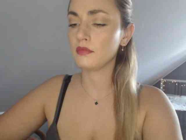 ScarlettXQueen webcam