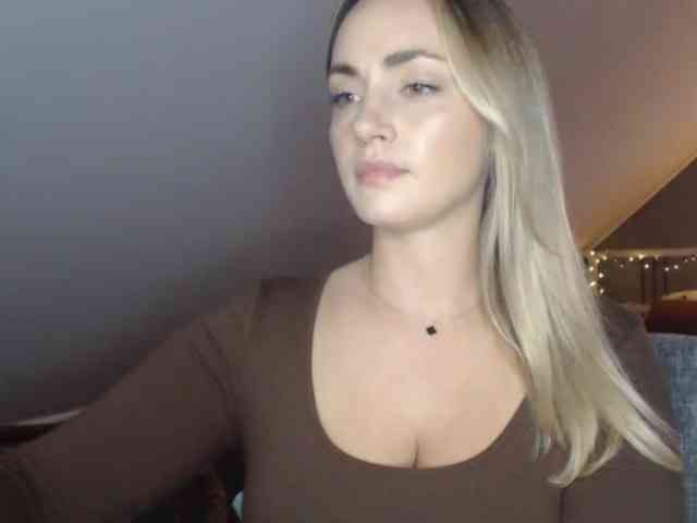 Model: ScarlettXQueen