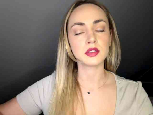 ScarlettXQueen webcam