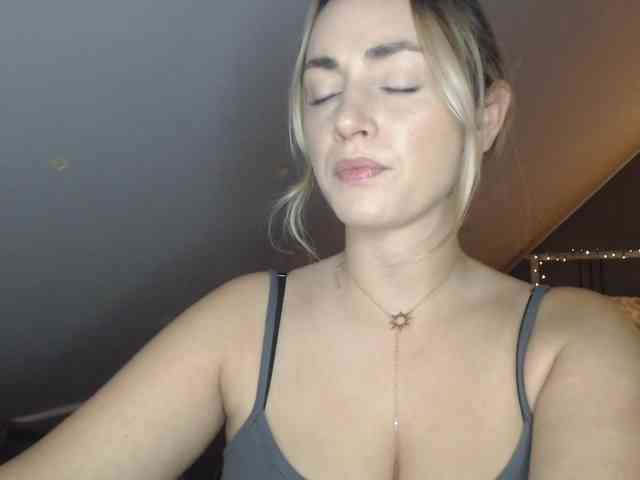 ScarlettXQueen webcam