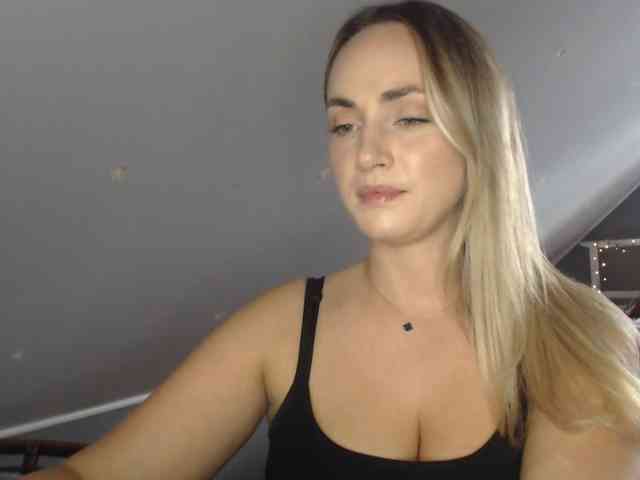 Model: ScarlettXQueen