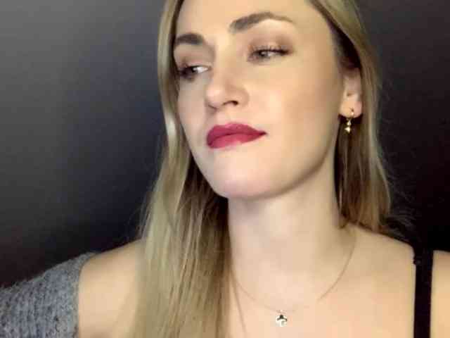 ScarlettXQueen webcam