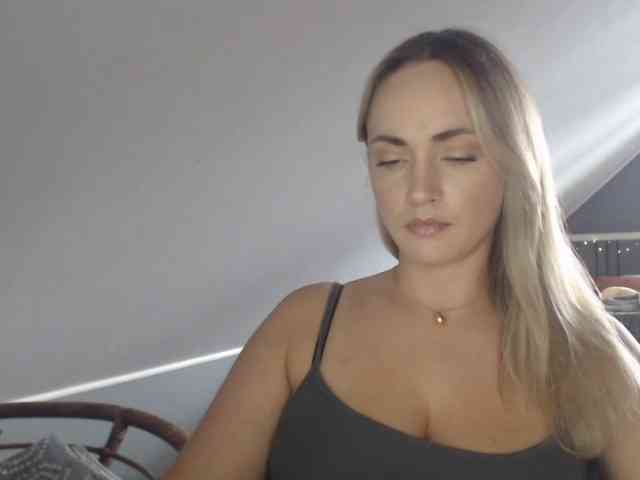 Model: ScarlettXQueen