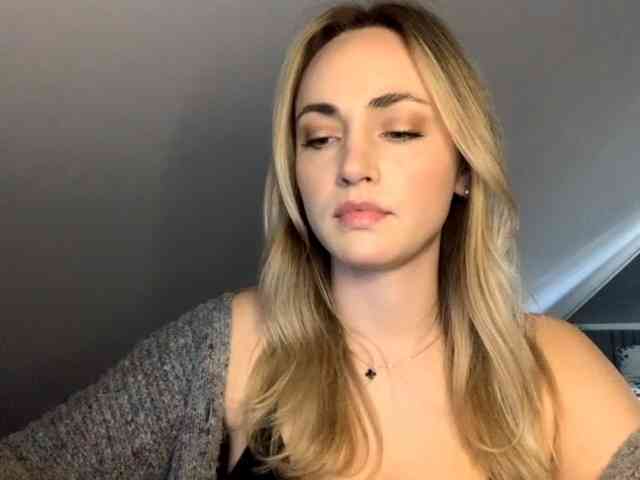 Model: ScarlettXQueen