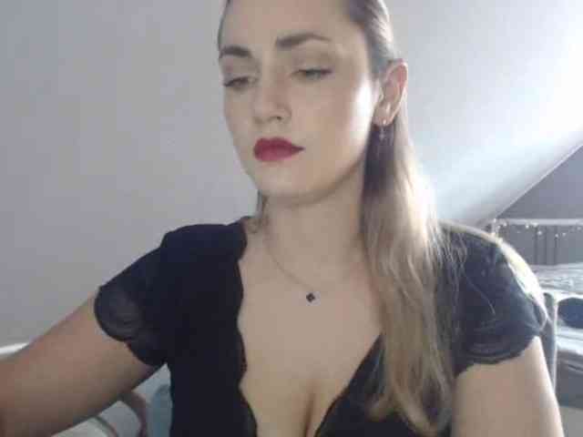 Model: ScarlettXQueen