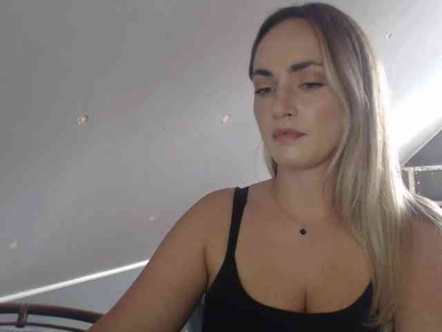 Model: ScarlettXQueen