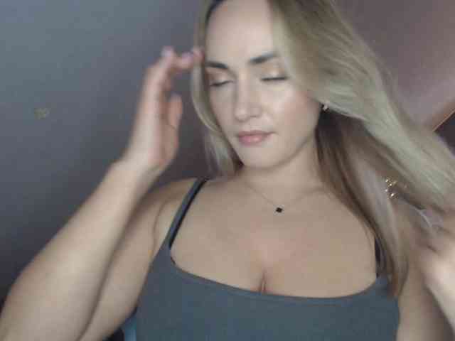 Model: ScarlettXQueen