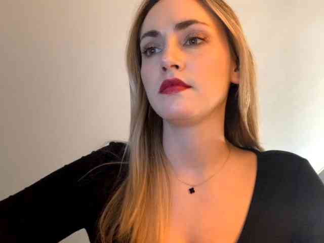 ScarlettXQueen webcam