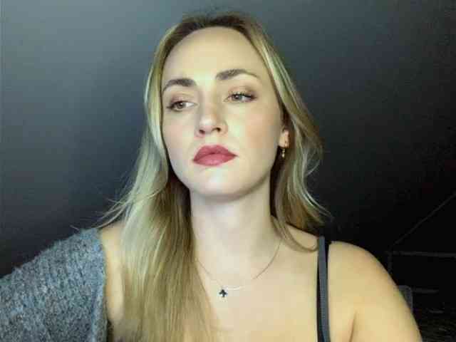 ScarlettXQueen webcam