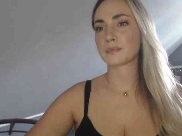 Model: ScarlettXQueen