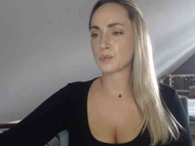 ScarlettXQueen webcam