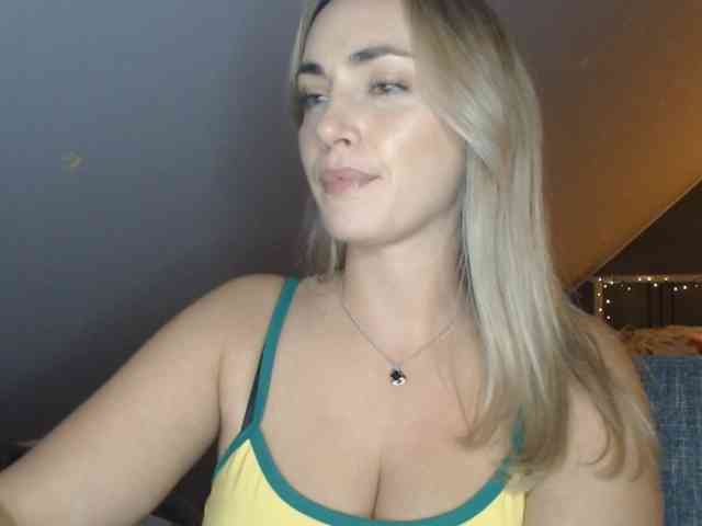 Model: ScarlettXQueen