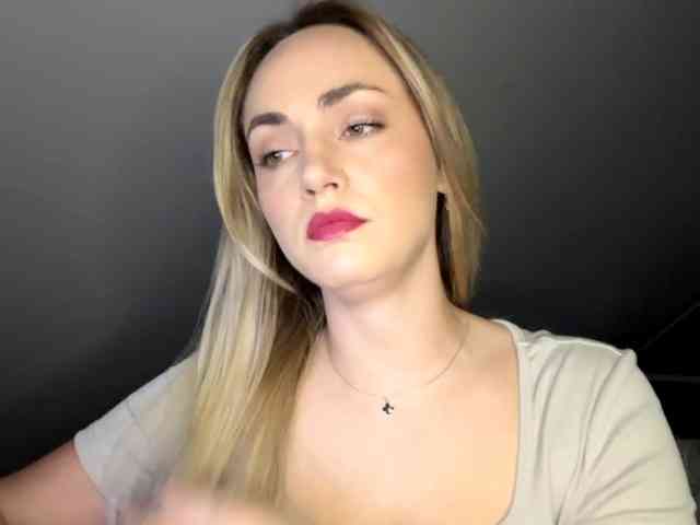ScarlettXQueen webcam