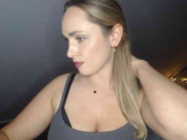 ScarlettXQueen webcam