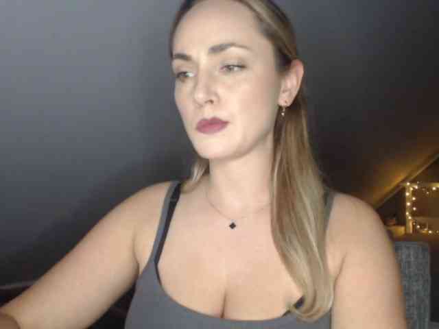 ScarlettXQueen webcam