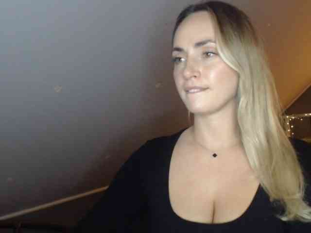 ScarlettXQueen webcam