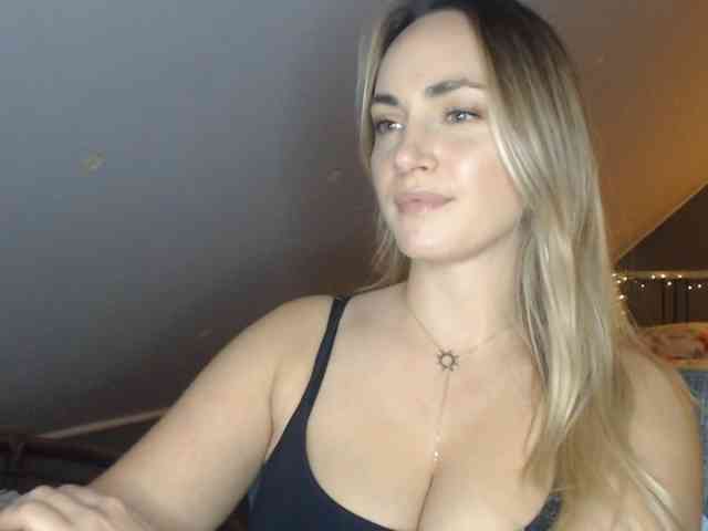 Model: ScarlettXQueen