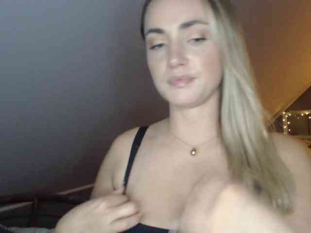 Model: ScarlettXQueen