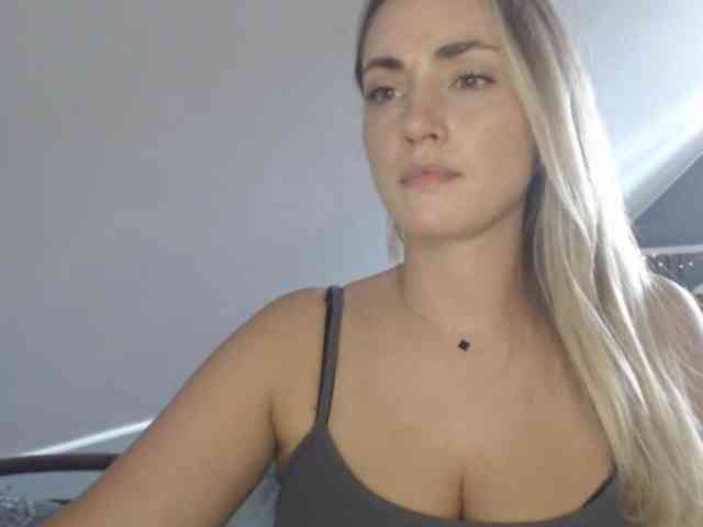 Model: ScarlettXQueen
