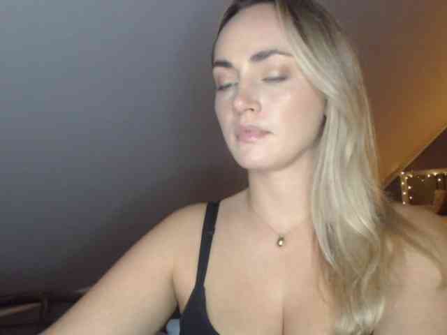 ScarlettXQueen webcam
