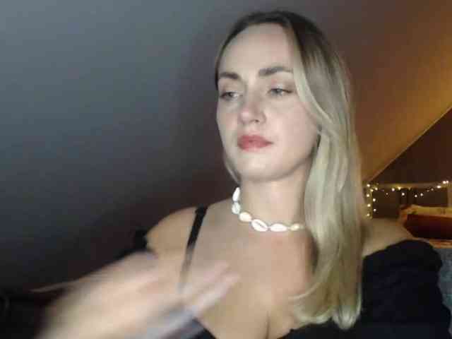 Model: ScarlettXQueen