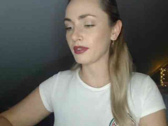 ScarlettXQueen webcam