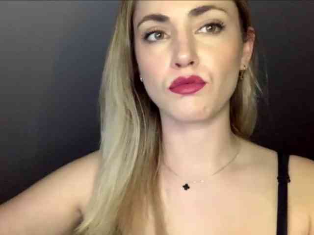 ScarlettXQueen webcam