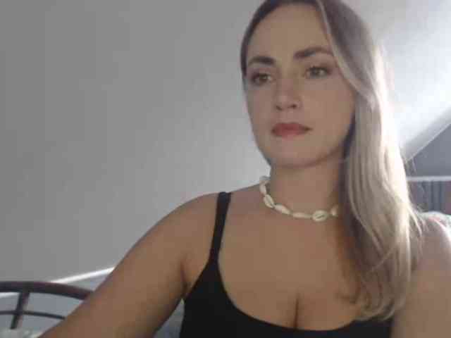 Model: ScarlettXQueen