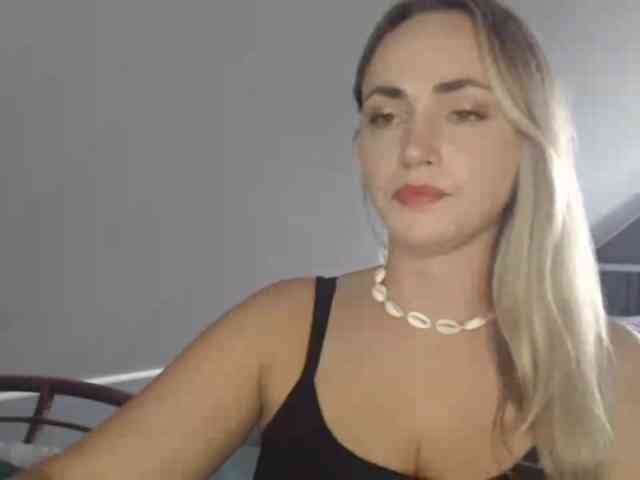 ScarlettXQueen webcam
