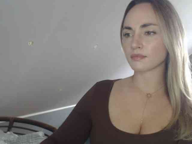 Model: ScarlettXQueen