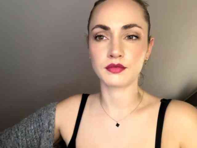 Model: ScarlettXQueen
