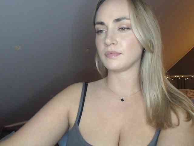 Model: ScarlettXQueen