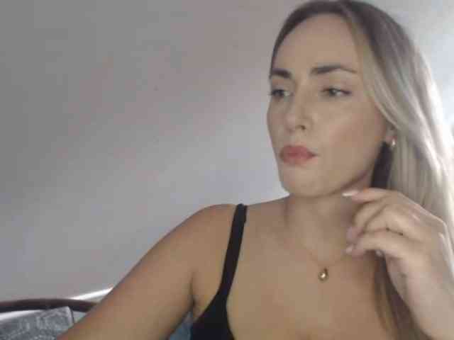 Model: ScarlettXQueen