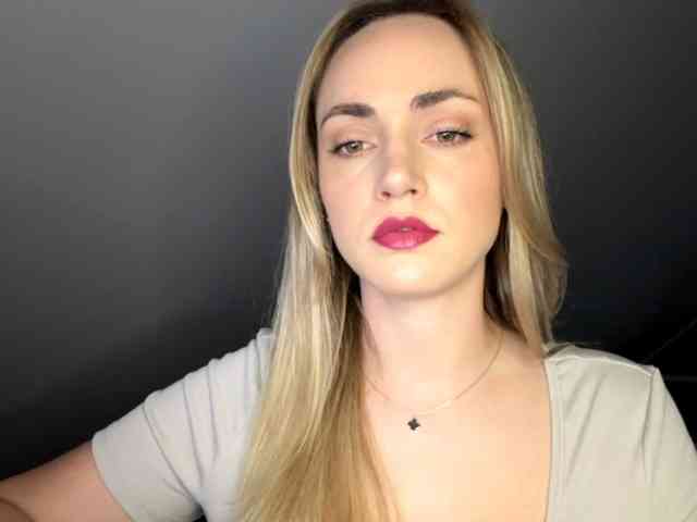 ScarlettXQueen webcam