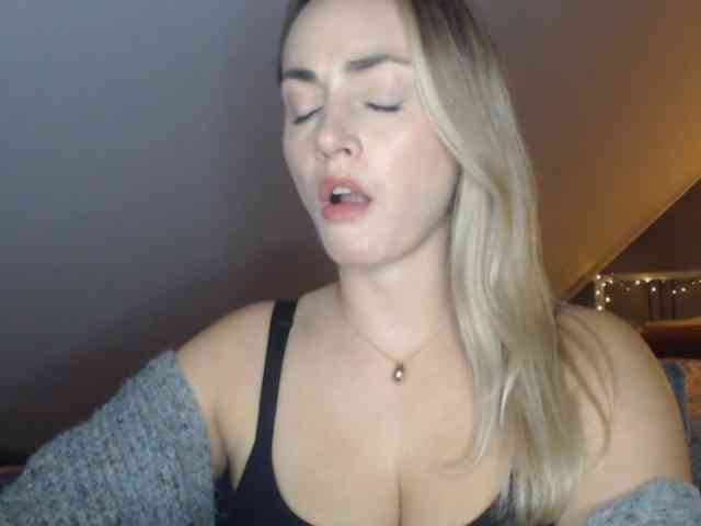 ScarlettXQueen webcam