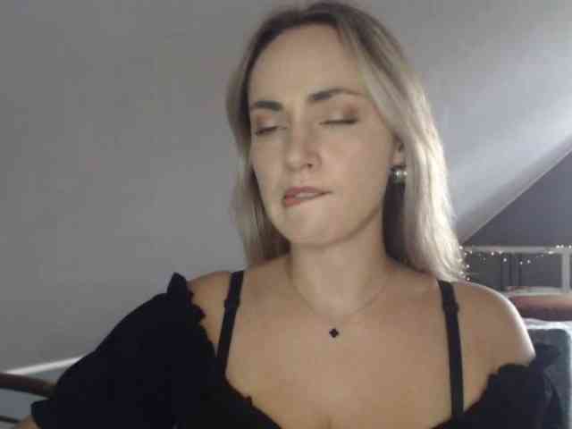 ScarlettXQueen webcam