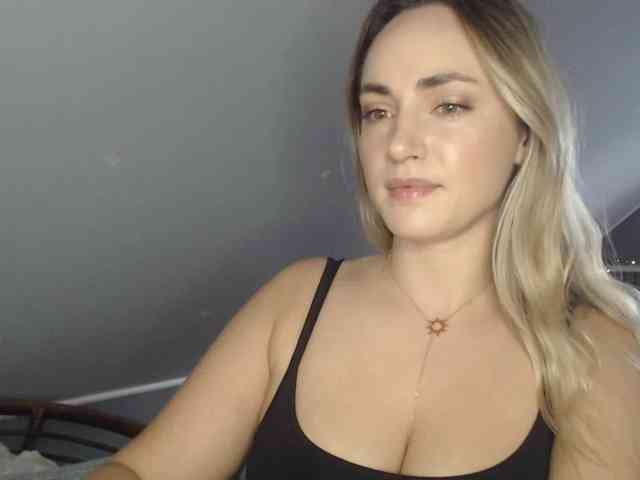 Model: ScarlettXQueen