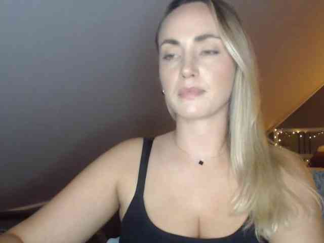 Model: ScarlettXQueen