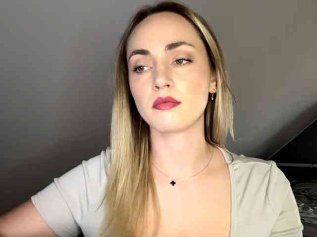 ScarlettXQueen webcam